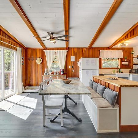 Lakefront Poconos Vacation Rental With Swim Dock! Long Pond Eksteriør billede