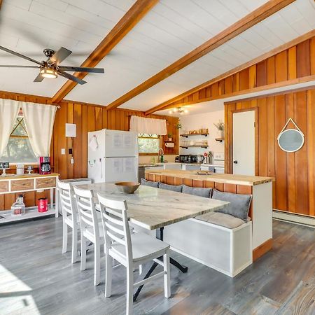 Lakefront Poconos Vacation Rental With Swim Dock! Long Pond Eksteriør billede