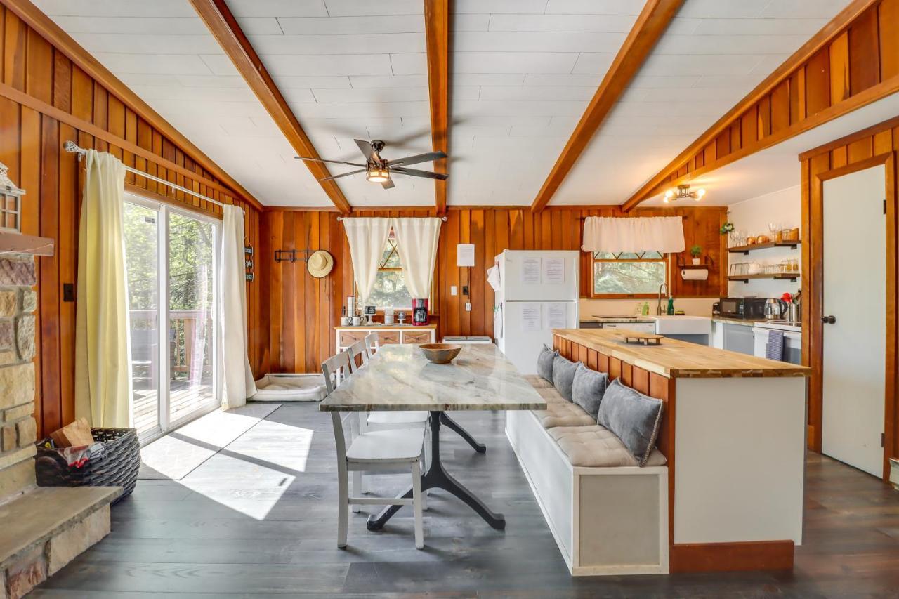Lakefront Poconos Vacation Rental With Swim Dock! Long Pond Eksteriør billede