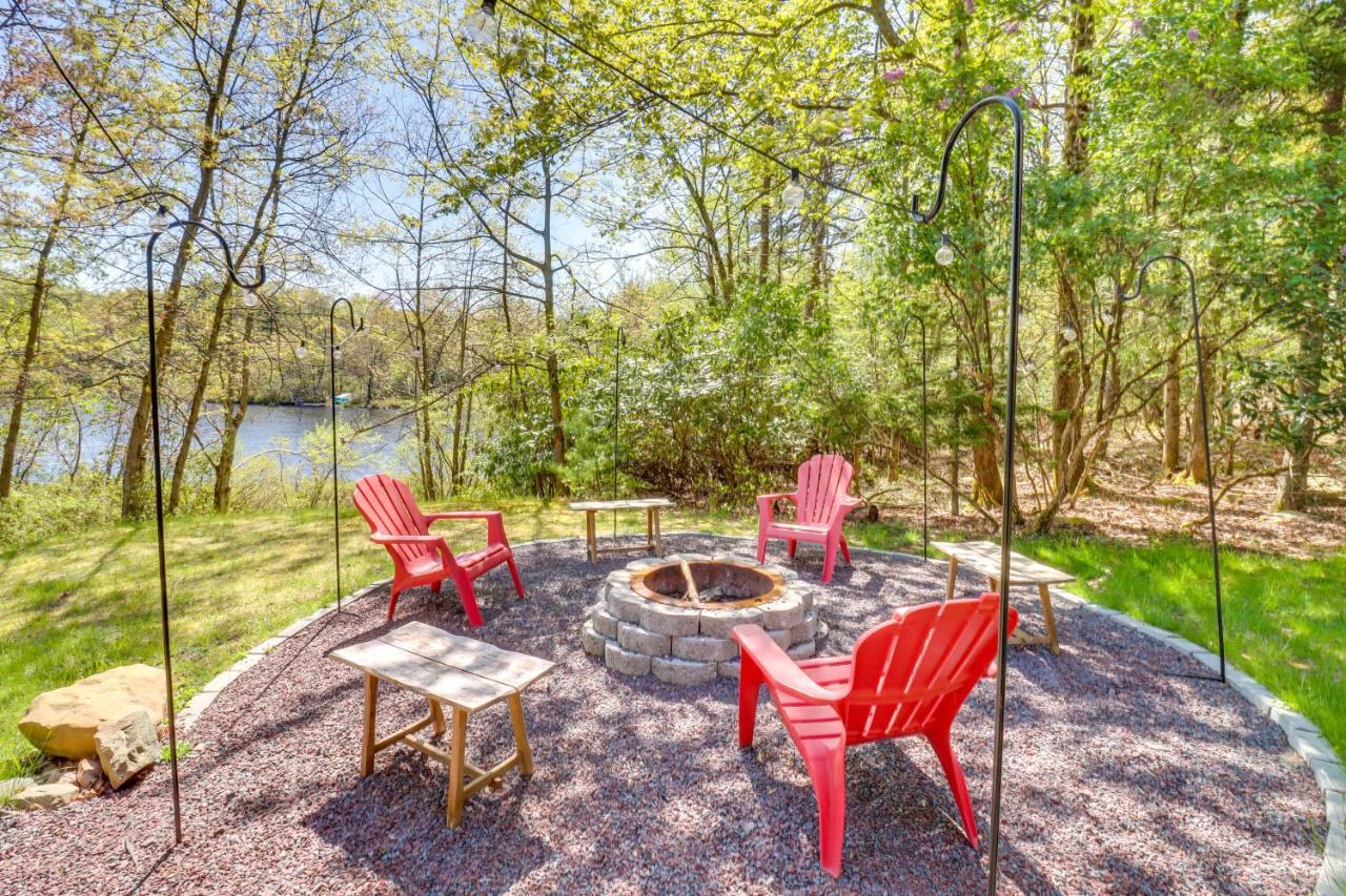Lakefront Poconos Vacation Rental With Swim Dock! Long Pond Eksteriør billede