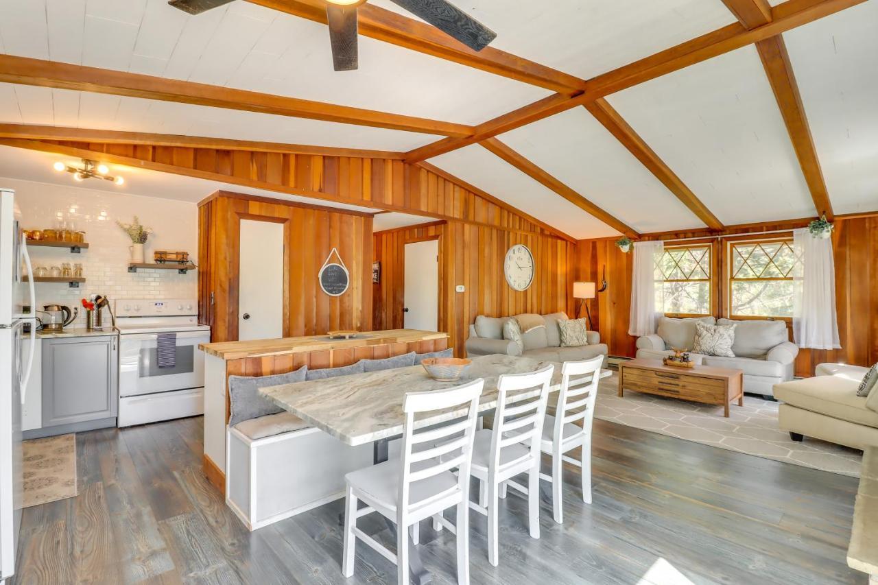 Lakefront Poconos Vacation Rental With Swim Dock! Long Pond Eksteriør billede