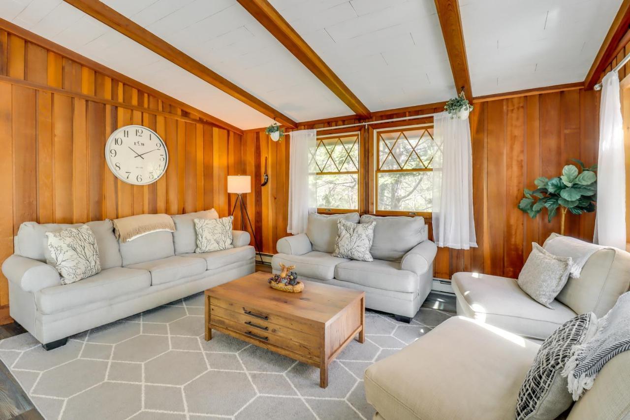 Lakefront Poconos Vacation Rental With Swim Dock! Long Pond Eksteriør billede