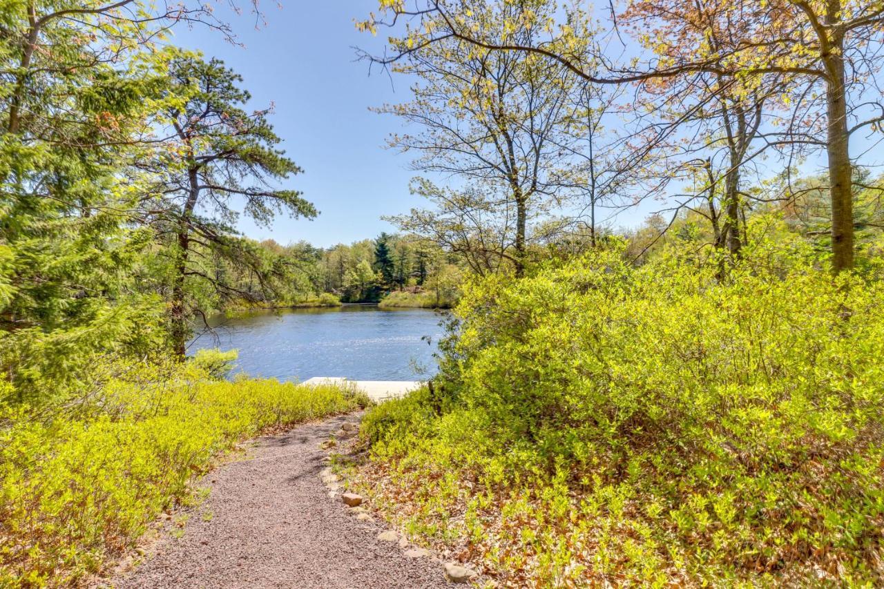 Lakefront Poconos Vacation Rental With Swim Dock! Long Pond Eksteriør billede