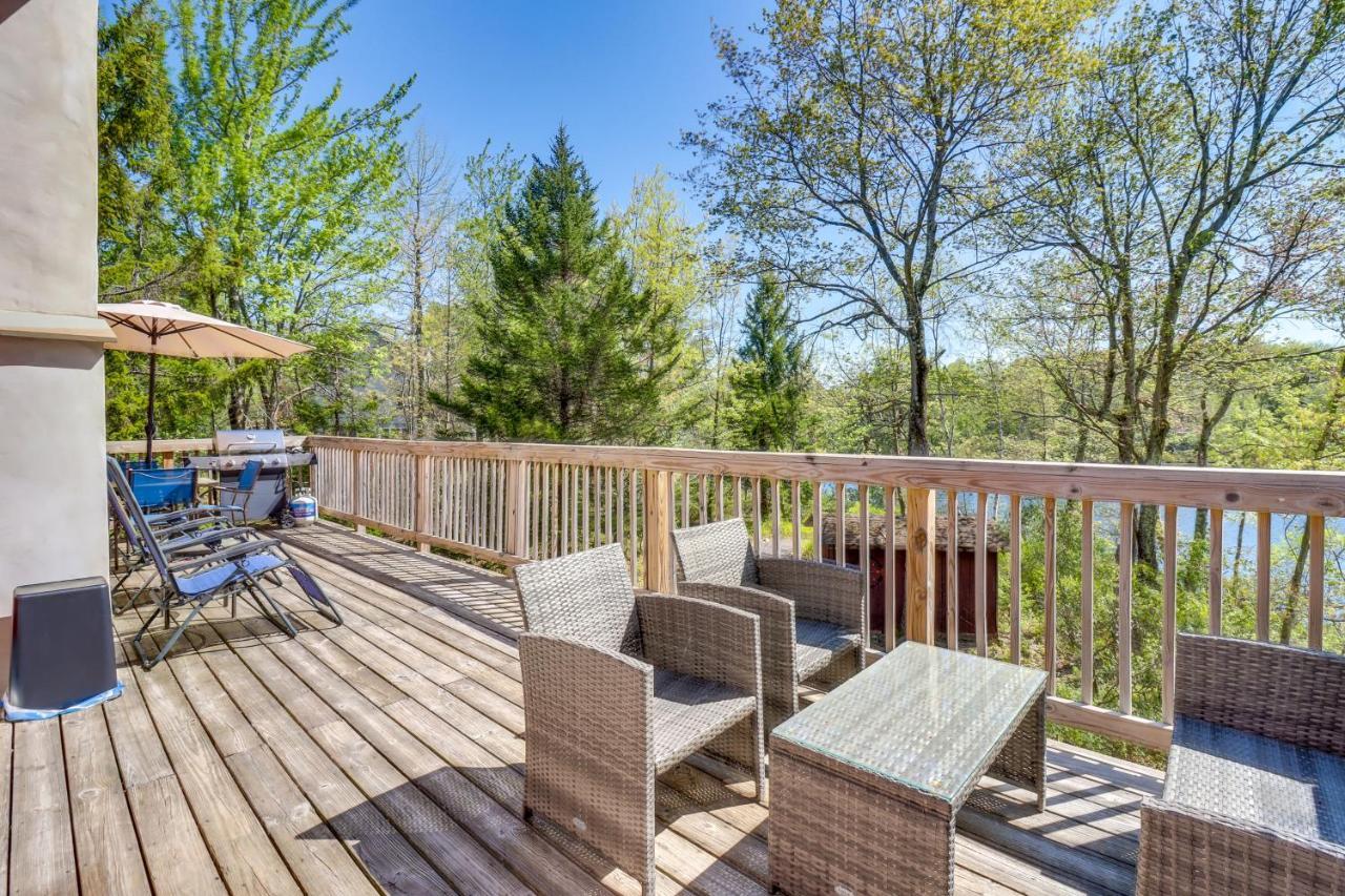 Lakefront Poconos Vacation Rental With Swim Dock! Long Pond Eksteriør billede