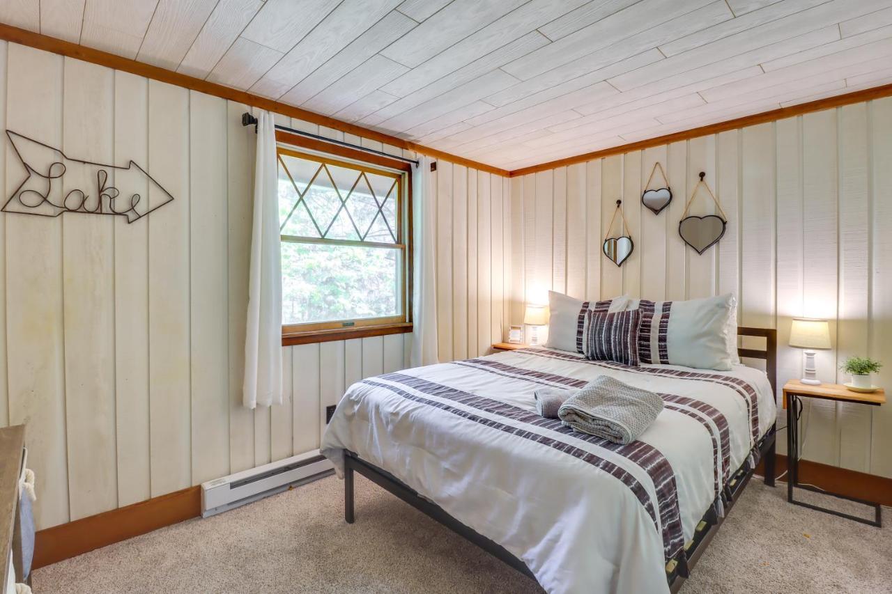 Lakefront Poconos Vacation Rental With Swim Dock! Long Pond Eksteriør billede