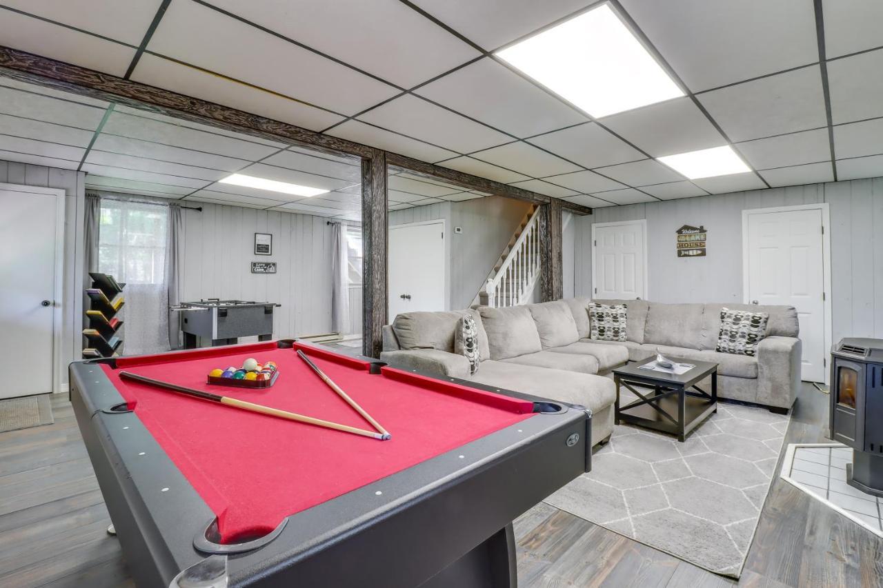Lakefront Poconos Vacation Rental With Swim Dock! Long Pond Eksteriør billede
