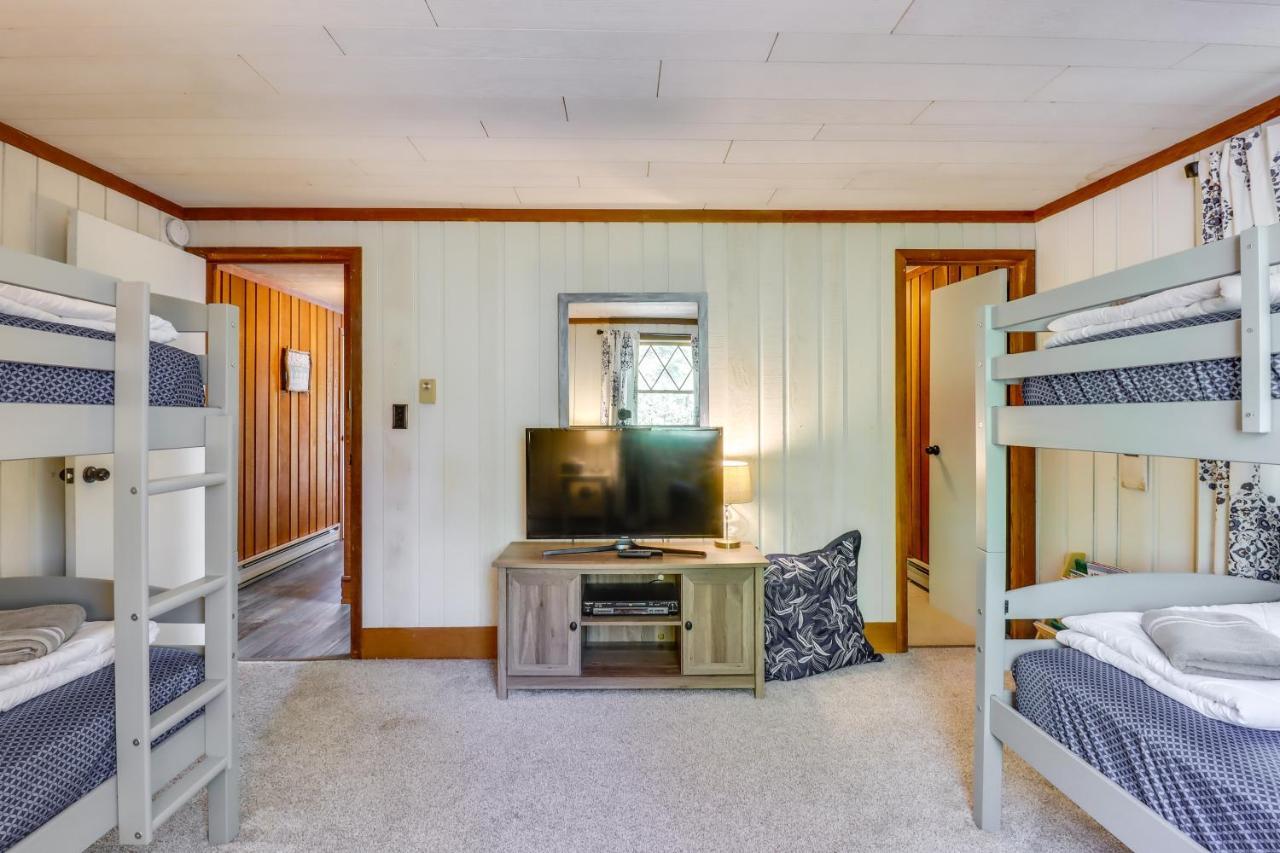 Lakefront Poconos Vacation Rental With Swim Dock! Long Pond Eksteriør billede
