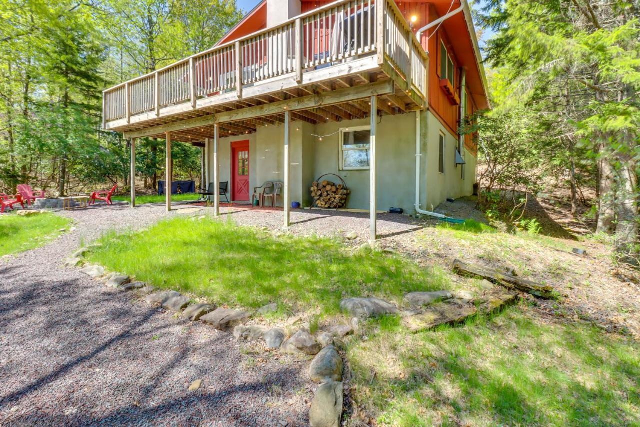 Lakefront Poconos Vacation Rental With Swim Dock! Long Pond Eksteriør billede